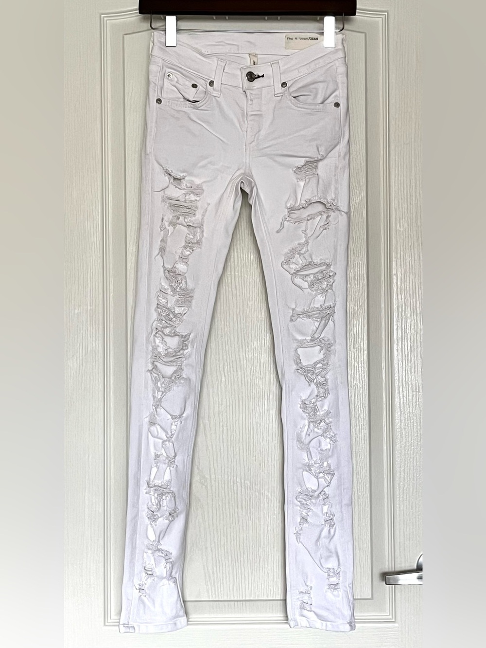 rag & bone White Thrash Distressed Skinny Jeans 23 Slim Fit Sustainable Edgy